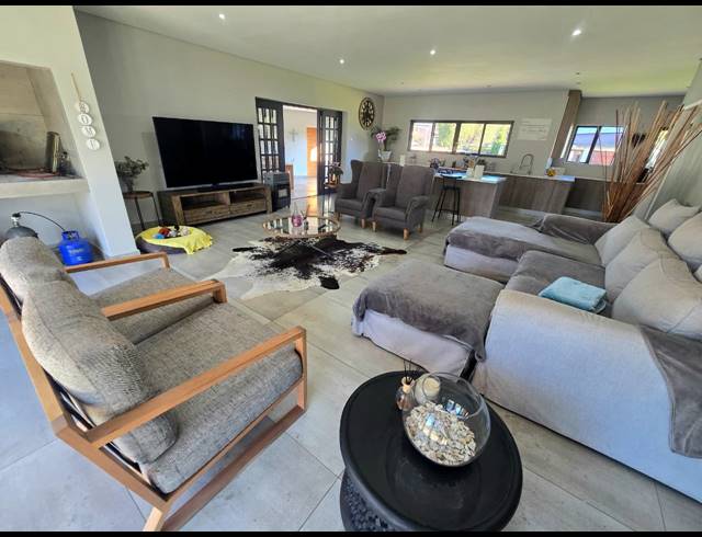 5 BEDROOM HOUSE FOR SALE IN THREE RIVERS